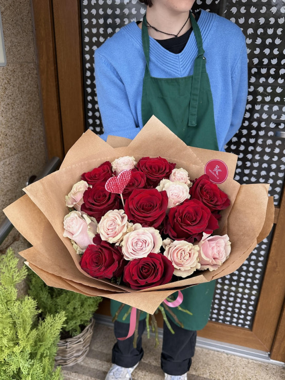 Kytice růží Mix 70 cm, růžovo červené