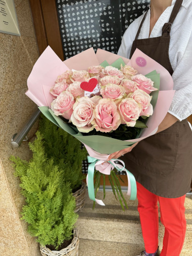 Kytice růžových růží 70 cm